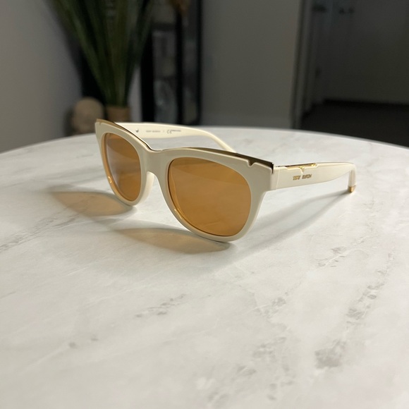 White Tory Burch sunglasses with case main image 8